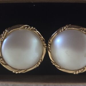 Vintage 80s Gold and Pearl Clip On Earrings